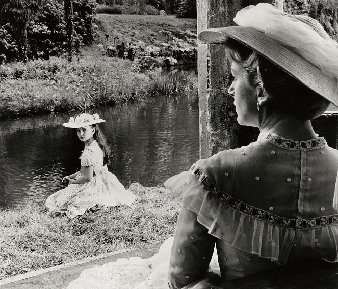 The Innocents - Photos - Pamela Franklin, Deborah Kerr