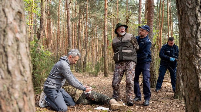 Na sygnale - Season 12 - Zabawy z bronią - Z filmu - Hubert Jarczak, Paweł Lipnicki, Paweł Popis