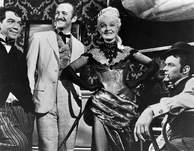 In 80 Tagen um die Welt - Filmfotos - Cantinflas, David Niven, Marlene Dietrich, Frank Sinatra