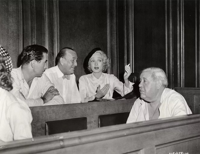 Witness for the Prosecution - Van de set - Tyrone Power, Noël Coward, Marlene Dietrich, Charles Laughton