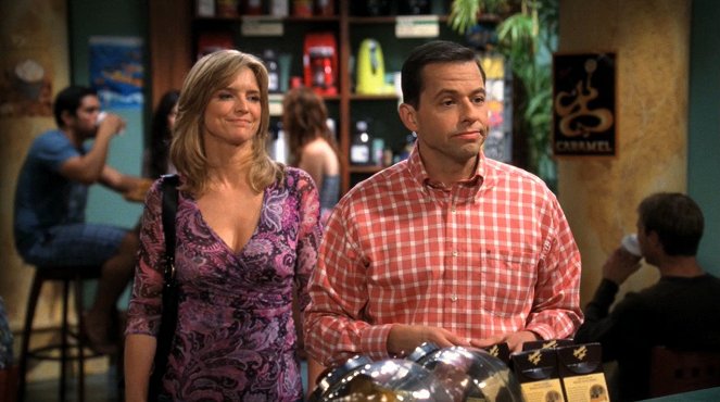 Two and a Half Men - Season 8 - A Good Time in Central Africa - Photos - Courtney Thorne-Smith, Jon Cryer