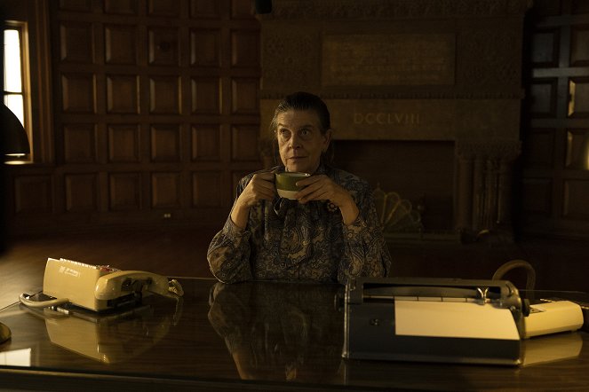 Eric Raber Mayfair Witches - Double Helix (S02E04) (2025) | Galerie - Z epizody ...