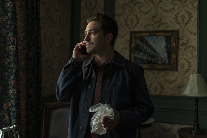 Eric Raber Mayfair Witches - Double Helix (S02E04) (2025) | Galerie - Z epizody ...