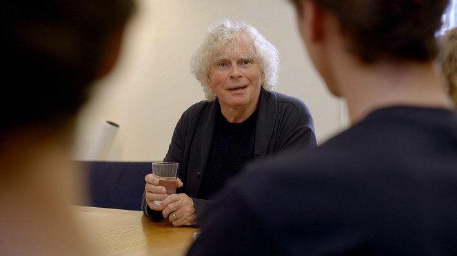 Simon Rattle – Vom Glück des Dirigierens (2025) | Galerie - Van film ...