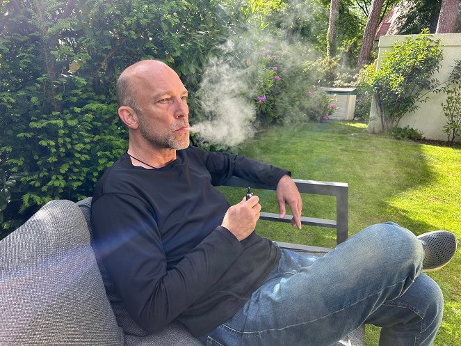 elfbar elfa master akku Are Disposable Vapes Made in China? Exploring Origins, Safety, and Aut –  cometovape
