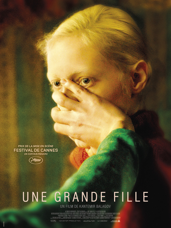 Une grande fille - Affiches