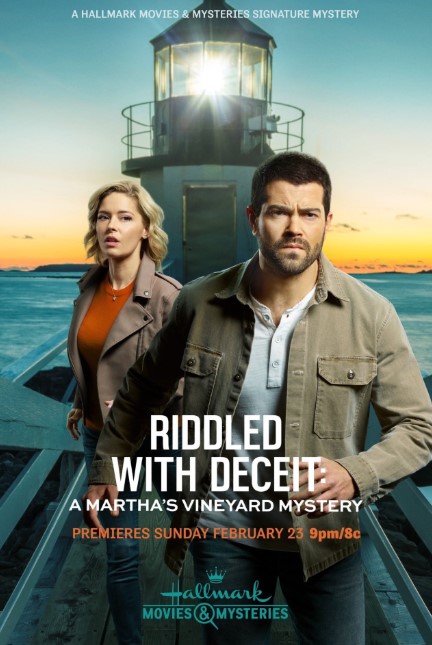 Riddled with Deceit: A Martha's Vineyard Mystery - Affiches
