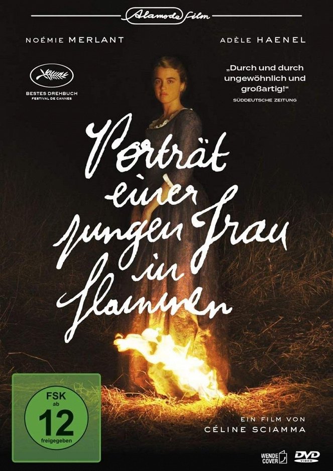 Porträt einer jungen Frau in Flammen - Plakate
