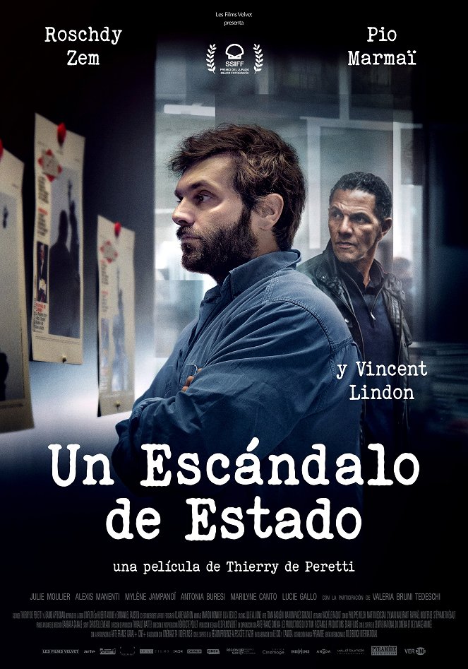 Un escándalo de estado - Carteles