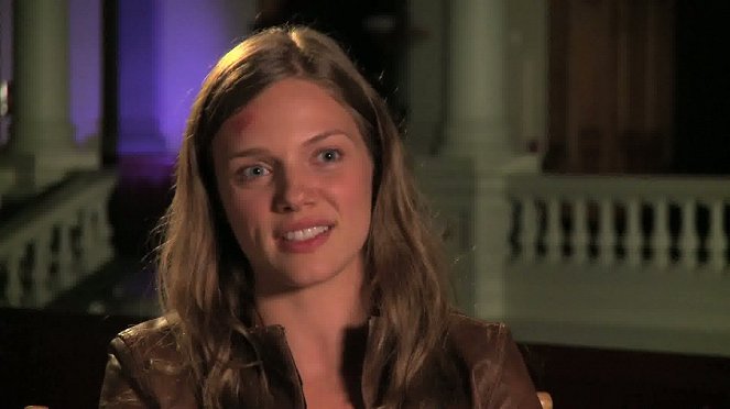 Interjú 5 - Tracy Spiridakos