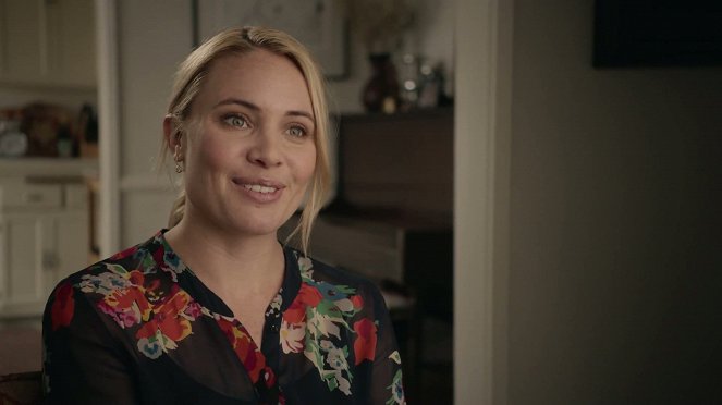 Van de set 28 - Leah Pipes