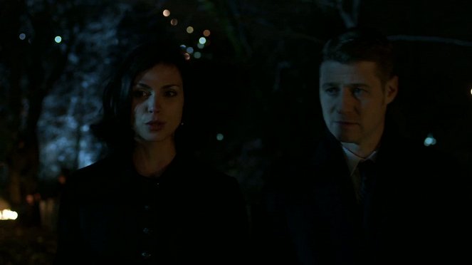 Van de set 32 - Morena Baccarin, Ben McKenzie