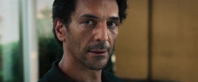 Trailer 2