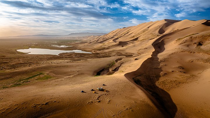 Žlutou žábou do země modrého nebe