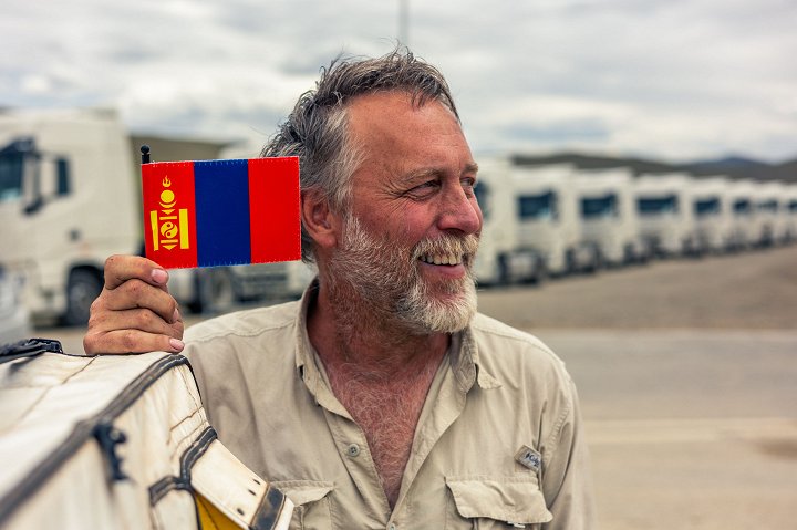 Žlutou žábou do země modrého nebe