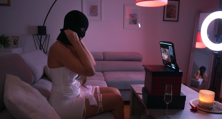 Virtuální přítelkyně