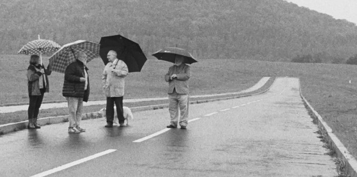 *Padá město, něco si přej