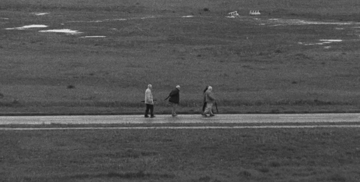 *Padá město, něco si přej