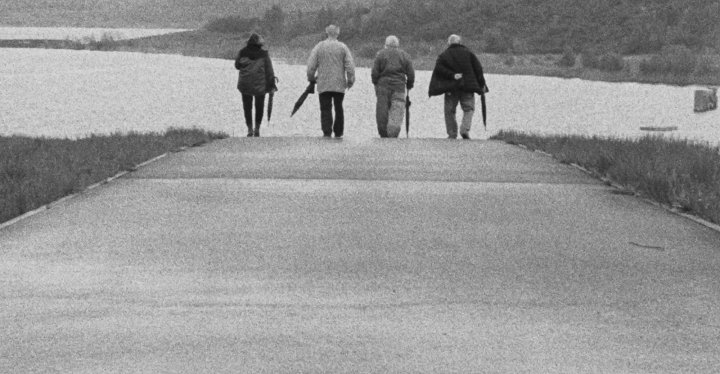 *Padá město, něco si přej