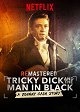 Újrahangszerelve: Trükkös Dick és a fekete ruhás férfi