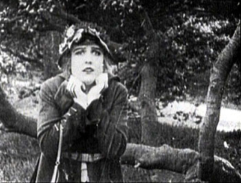 La fuga de Charlot (1915) | ČSFD.cz