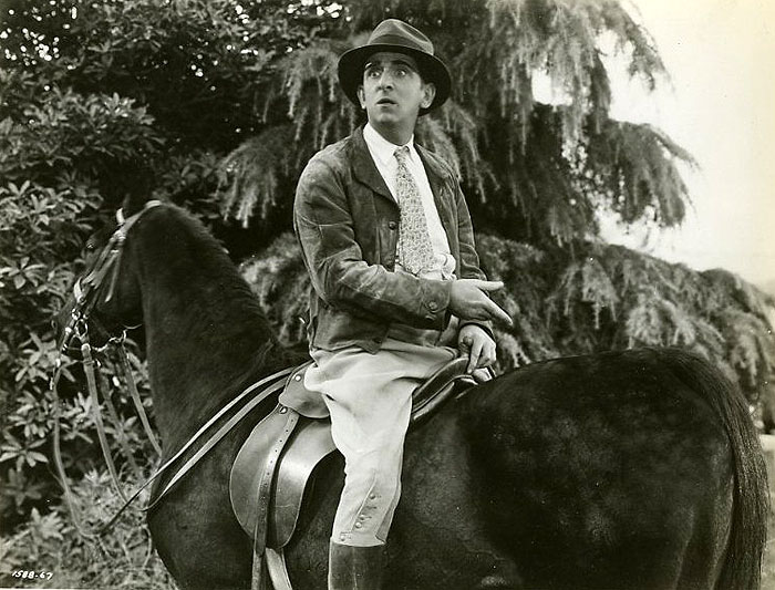 Her Master's Voice (1936) ČSFD.cz