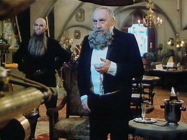 Tajemství hradu v Karpatech (1981)