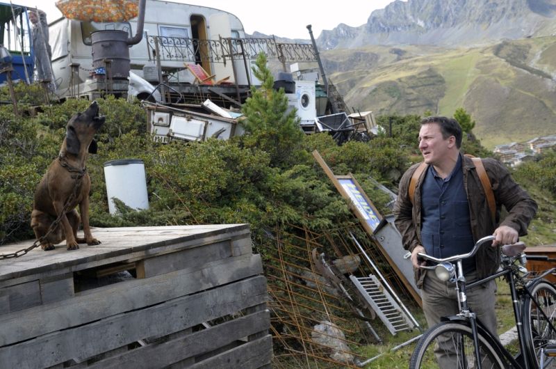 Der Metzger und der Tote im Haifischbecken (2015) ČSFD.cz Der Metzger und der Tote im Haifischbecken (2015) ČSFD.cz