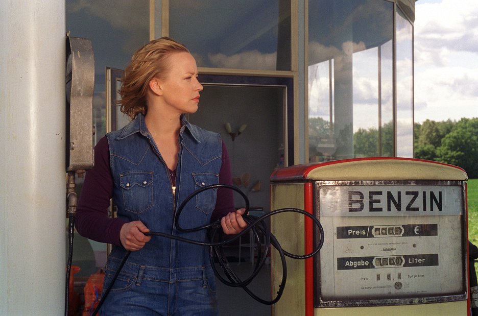 Die Braut von der Tankstelle (2005) ČSFD.cz