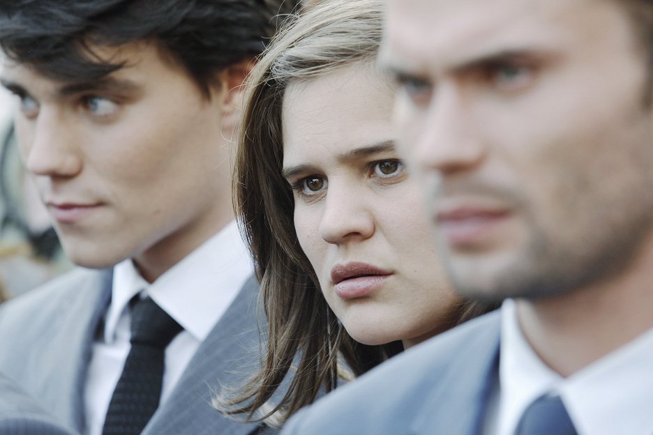 Les Vivants et les morts (2010) ČSFD.cz