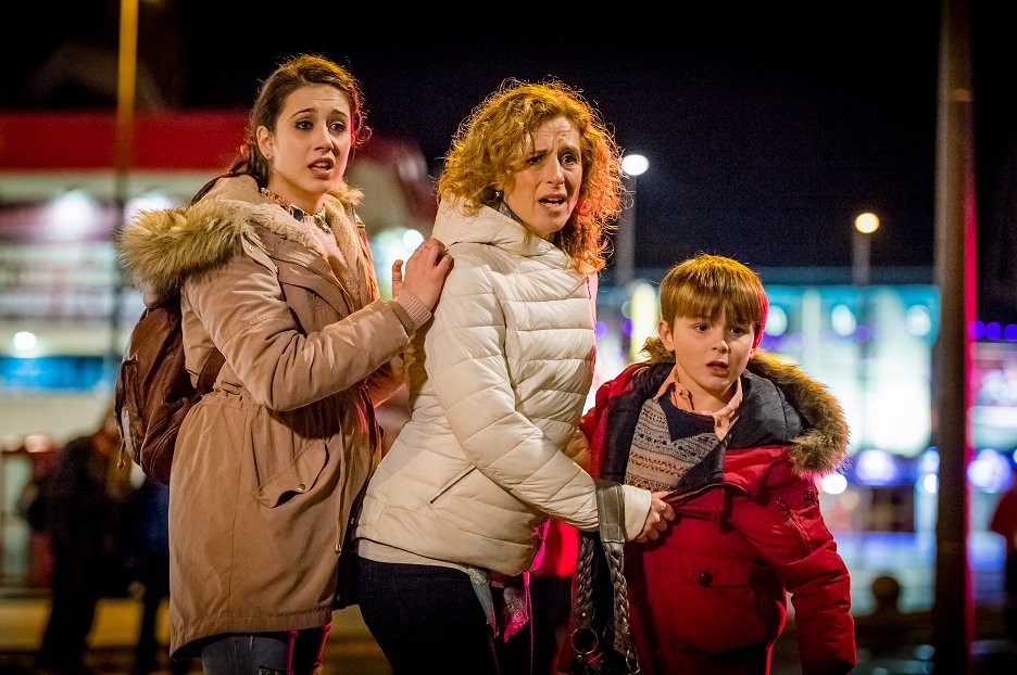 Safe House Episode 1 (S01E01) (2015) ČSFD.cz