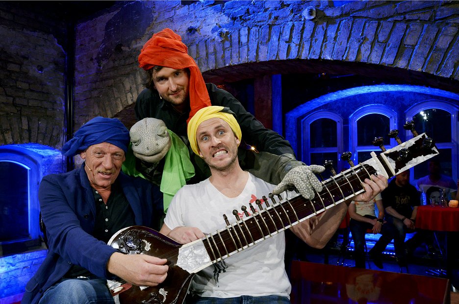 Weltall.Echse.Mensch. - Reptile Comedy mit Michael Hatzius (2014) | ČSFD.cz