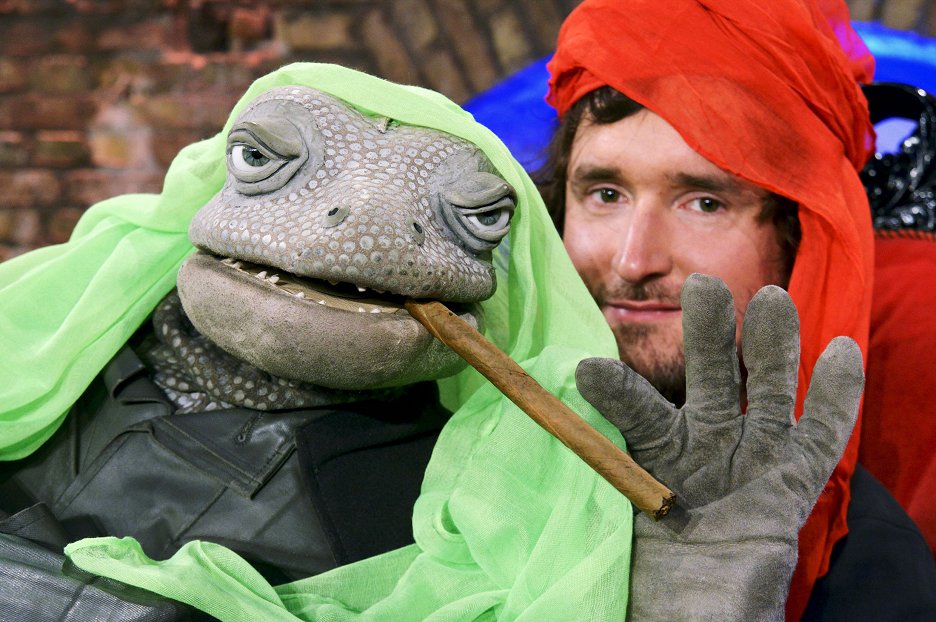 Weltall.Echse.Mensch. - Reptile Comedy mit Michael Hatzius (2014) | ČSFD.cz