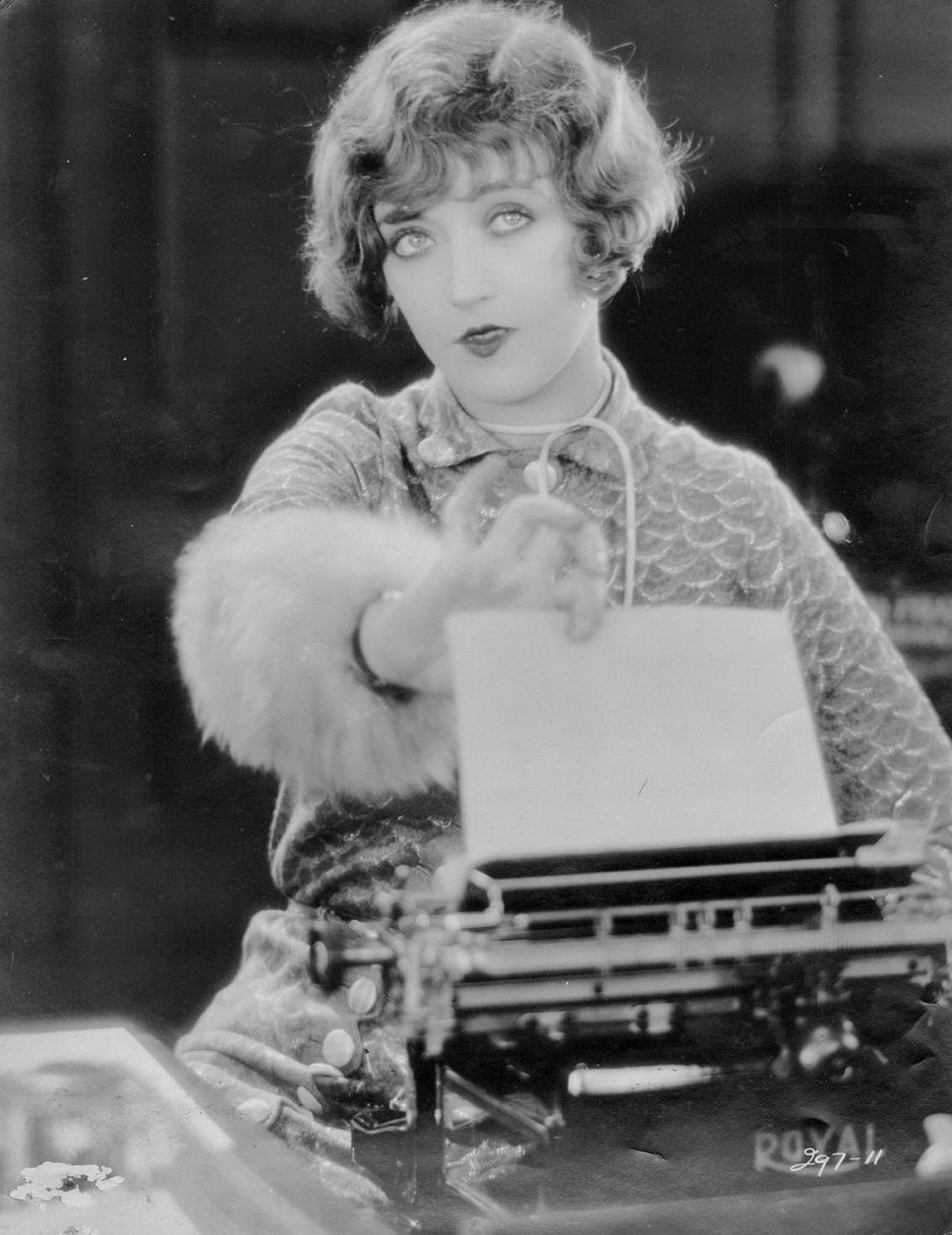 Tillie the Toiler (1927) ČSFD.cz