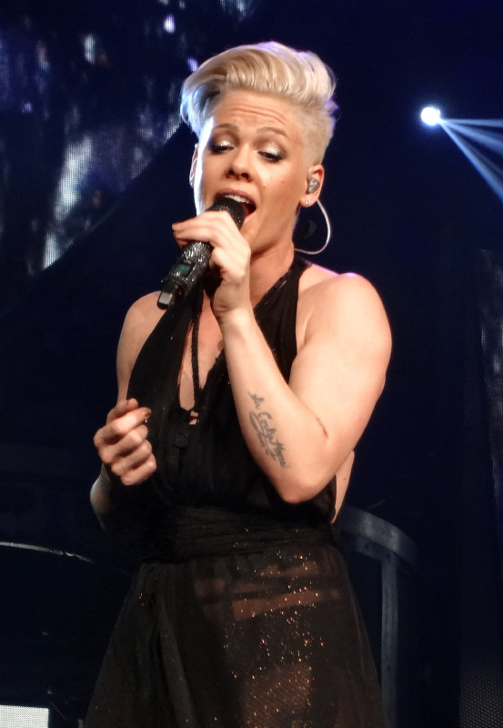 Pink: Live at Wembley Arena (2006) | ČSFD.cz