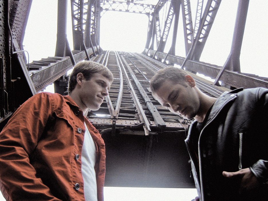 Between Something & Nothing (2008) | ČSFD.cz