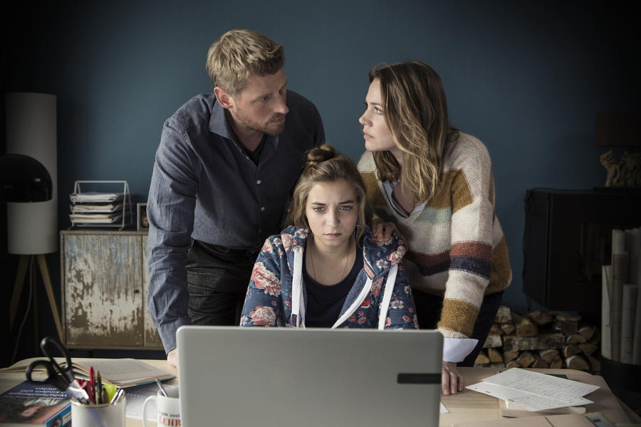 Nackt. Das Netz vergisst nie. (2017)