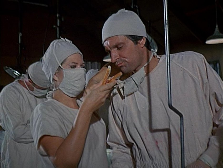 M.A.S.H. Bananas, Crackers and Nuts (S01E07) (1972) ČSFD.sk