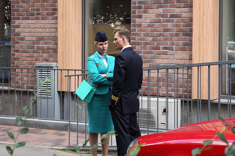 Nastasya Samburskaya bilan samimiy fotosuratlar Uyda suzish kiyimidagi qiz surati