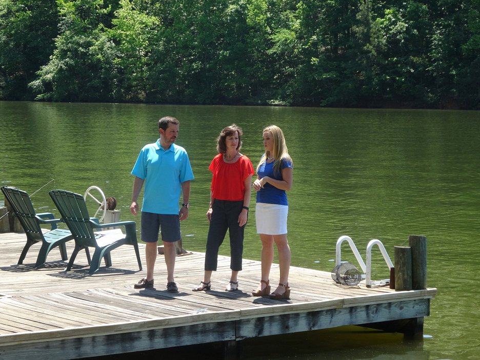 Lakefront Bargain Hunt (2014) ČSFD.cz