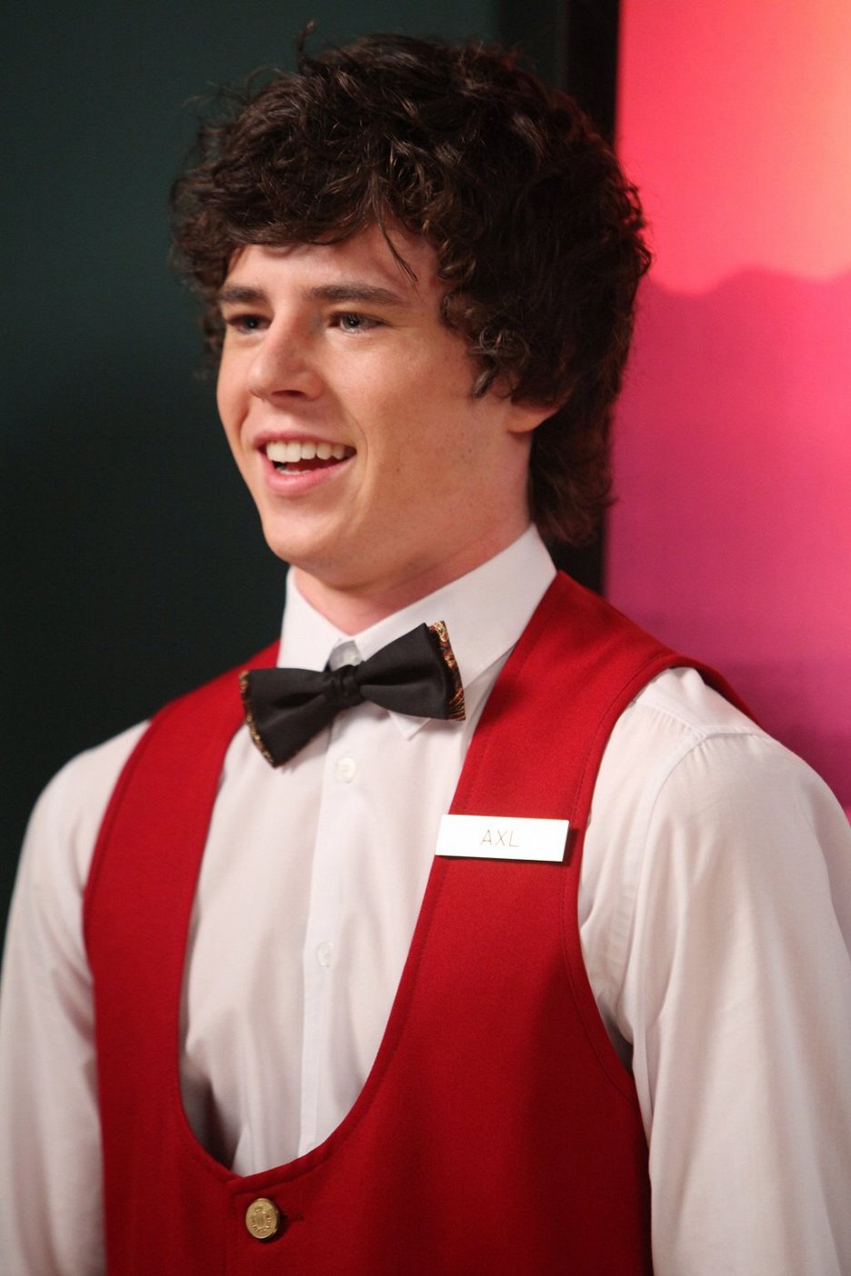 Charlie McDermott ČSFD.sk