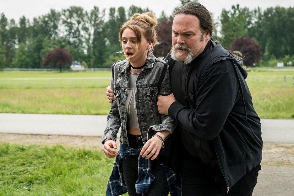 Ghost Wars Whistle Past the Graveyard (E07) (2017) ČSFD.cz