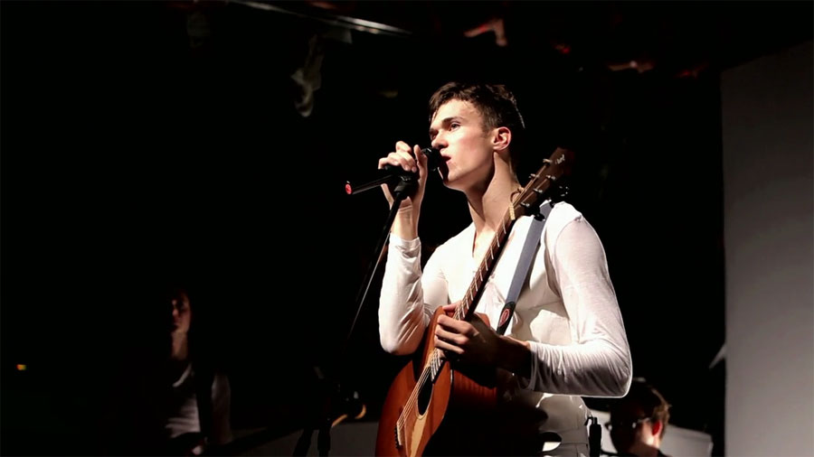 ČT Live - Charlie Straight (2012) | ČSFD.cz