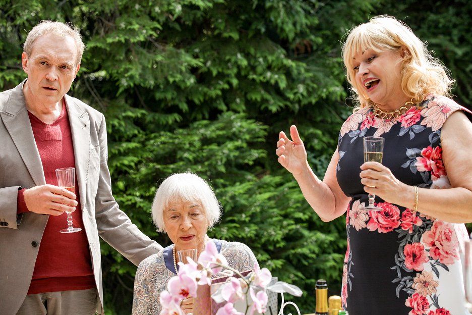 StadtKomödie Die Notlüge (2017) ČSFD.cz