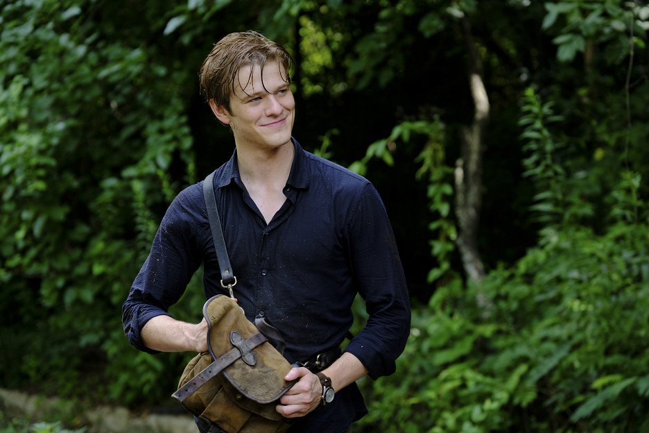 Macgyver Sam MacGyver - Zrób to sam lub zgiń (S02E01) (2017) | ČSFD.cz
