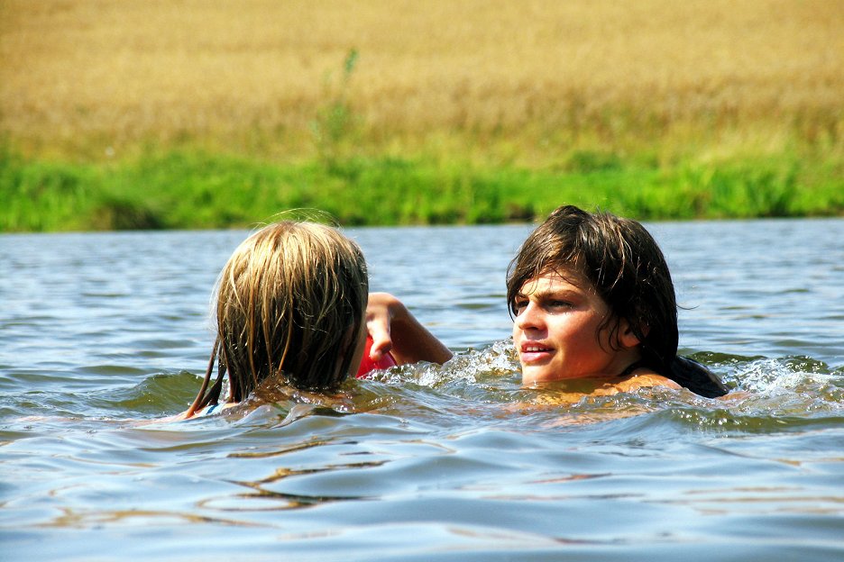 Im See Zwei Kinder 2009 Čsfdcz 