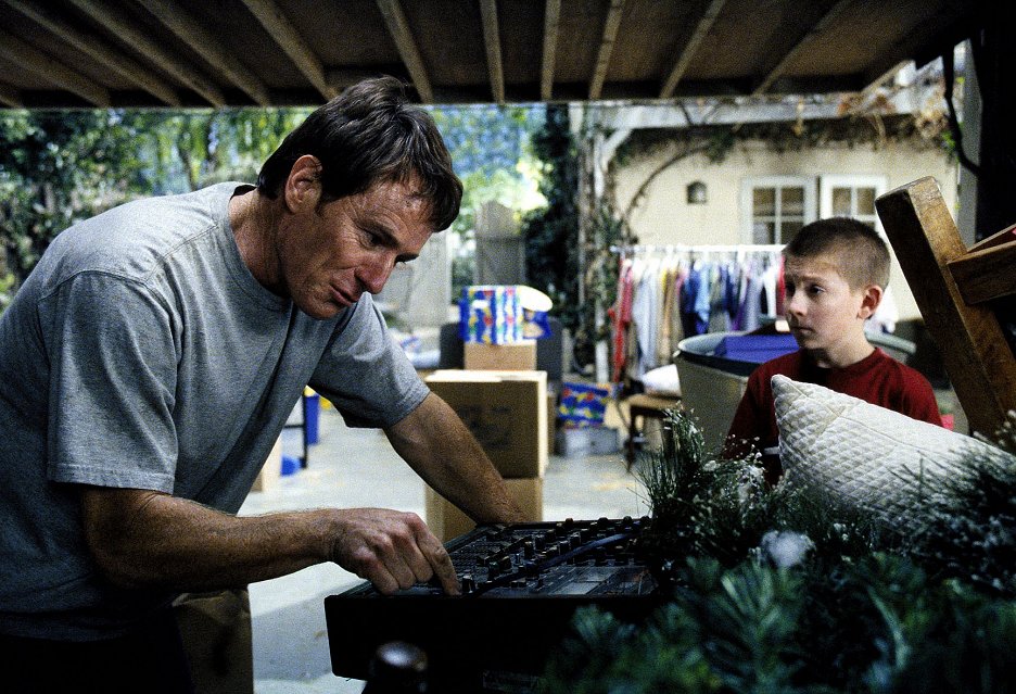 Malcolm v nesnázích Garage Sale (S04E15) (2003) ČSFD.cz