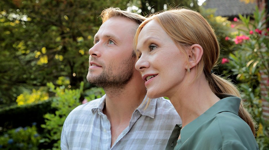 Der Freund Meiner Mutter Belästigt Mich Hilf Mir Die Freundin meiner Mutter (2019) | ČSFD.sk