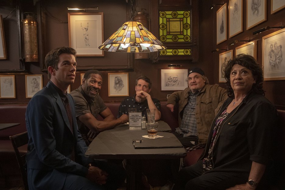 Crashing Mulaney (S03E08) (2019) ČSFD.cz