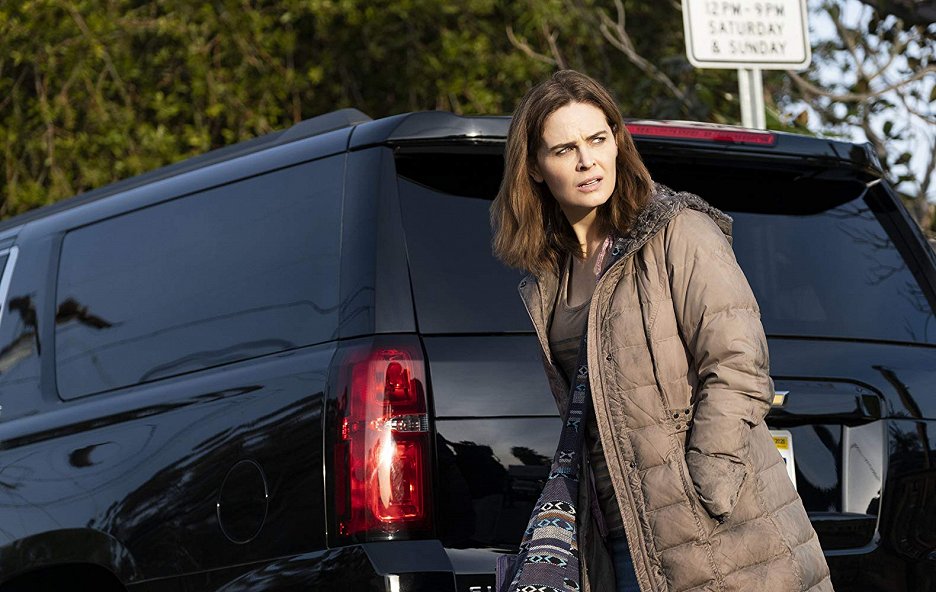 Animal Kingdom Janine (S04E01) (2019) ČSFD.cz